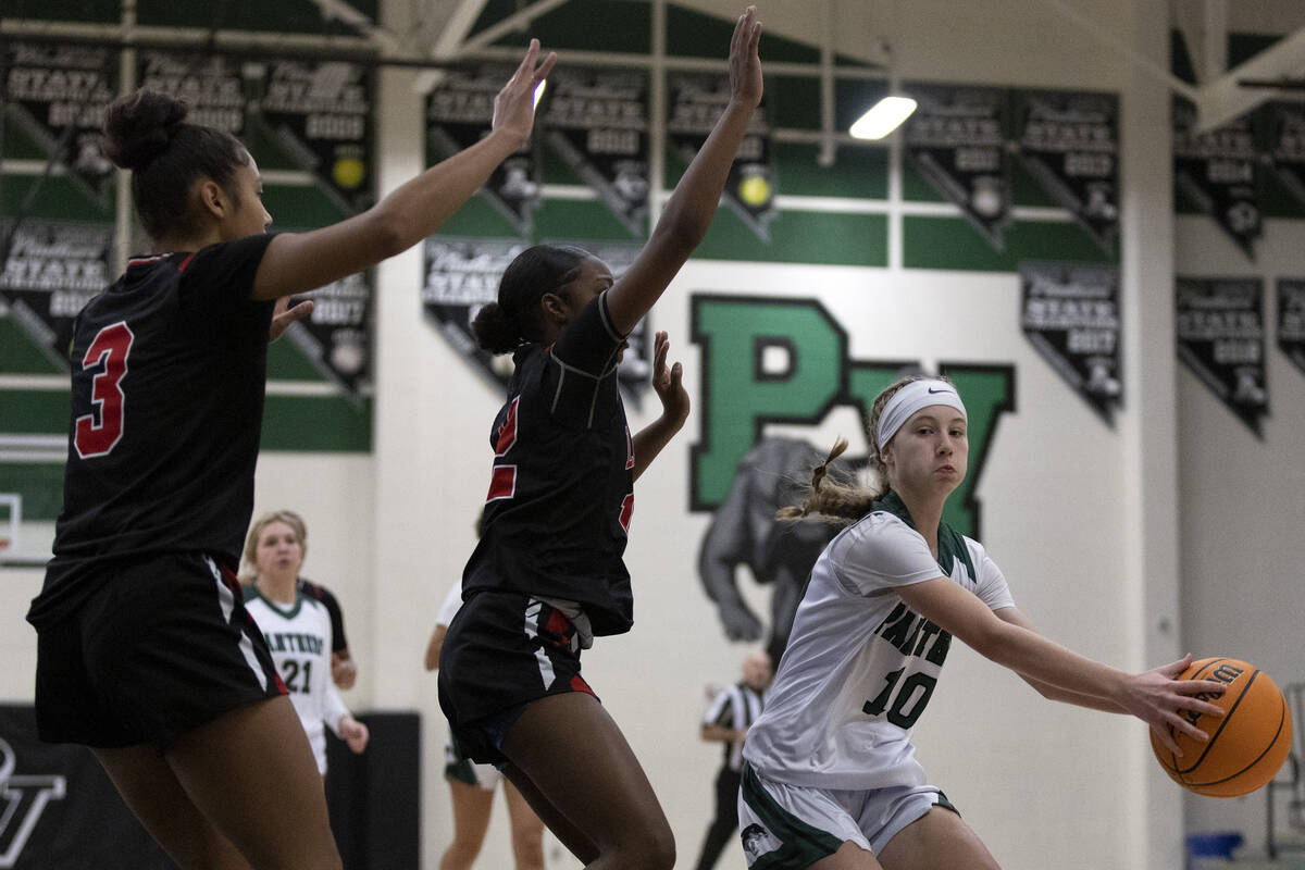 Palo Verde’s Reagan Nehls (1) looks to pass while Las Vegas’ Vernonie Newson (3) and Jaidyn ...