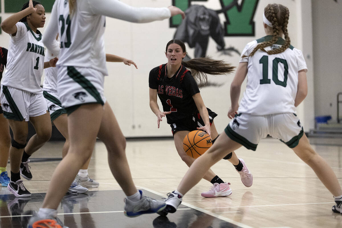 Las Vegas’ Layla Faught (1) looks for an opening through Palo Verde players including Br ...
