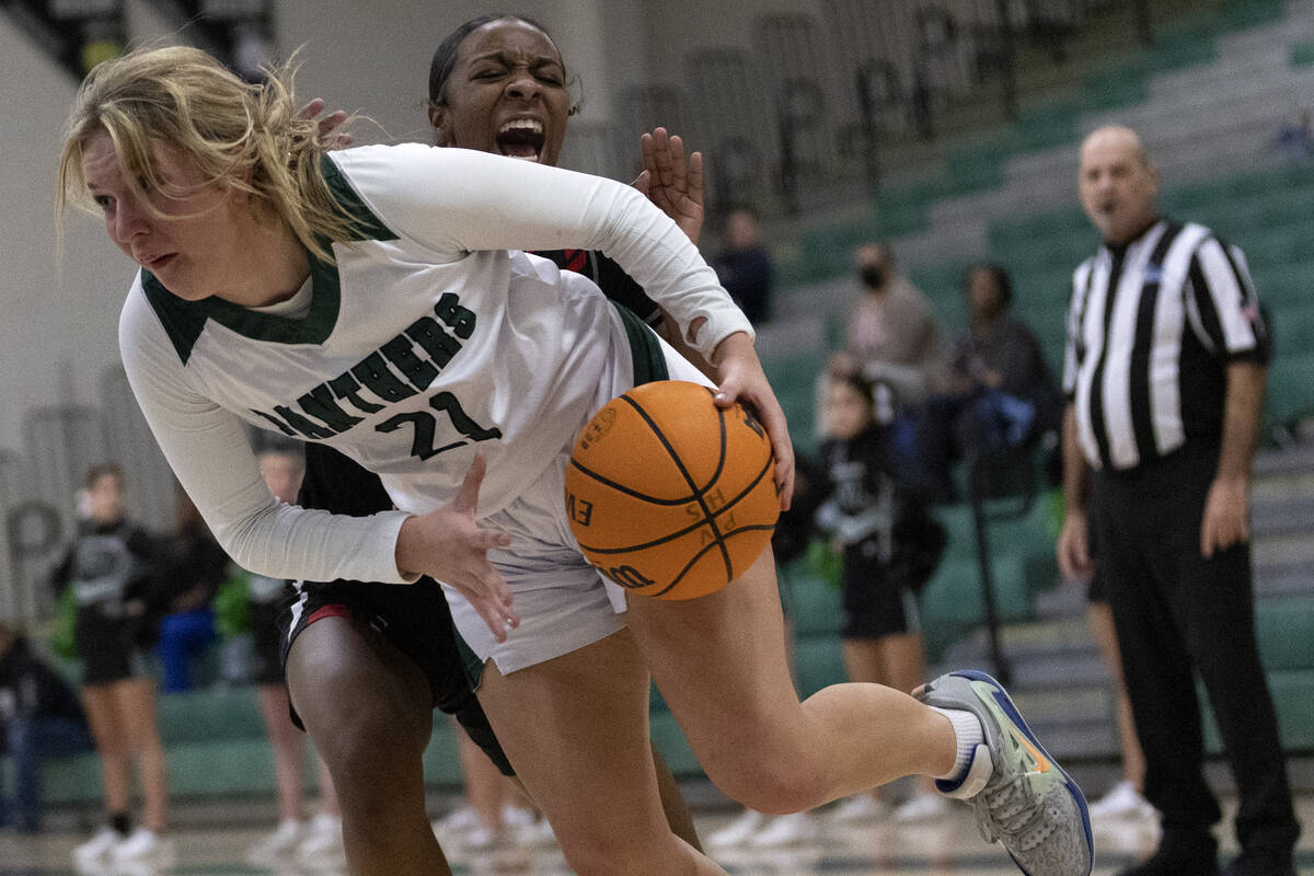 Palo Verde’s Halle McKnight (21) steals possession from Las Vegas’ Jaidyn Savoy, ...