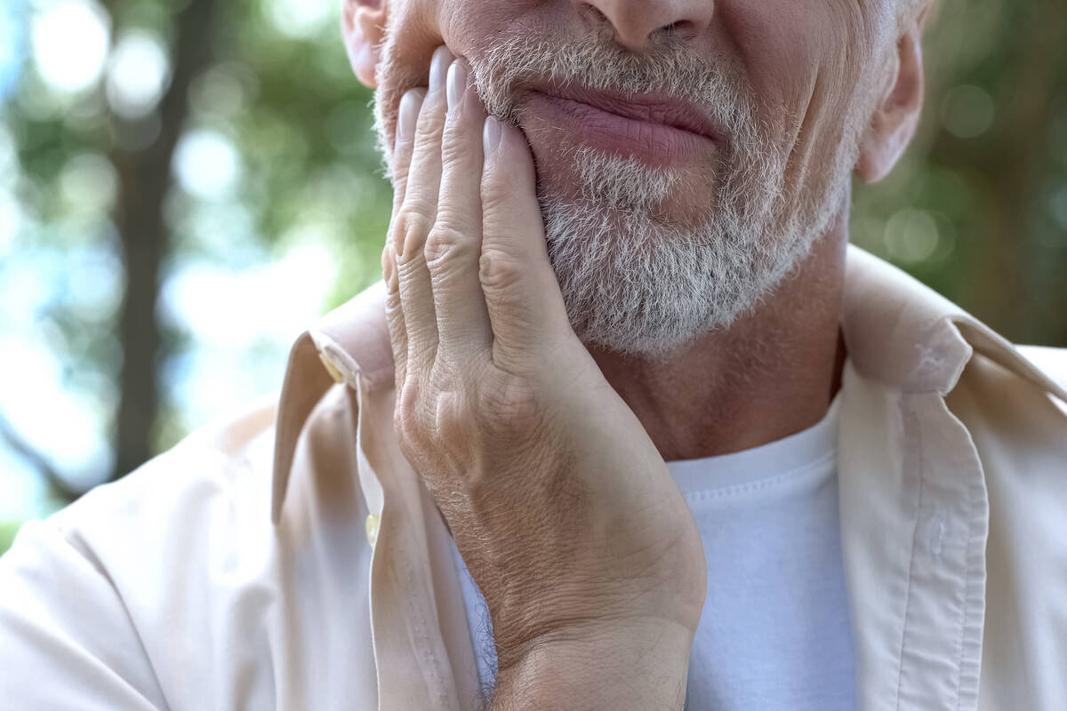 Perawatan Gigi di Masa Pensiun: Cara Memotong Biaya, Menemukan Cakupan