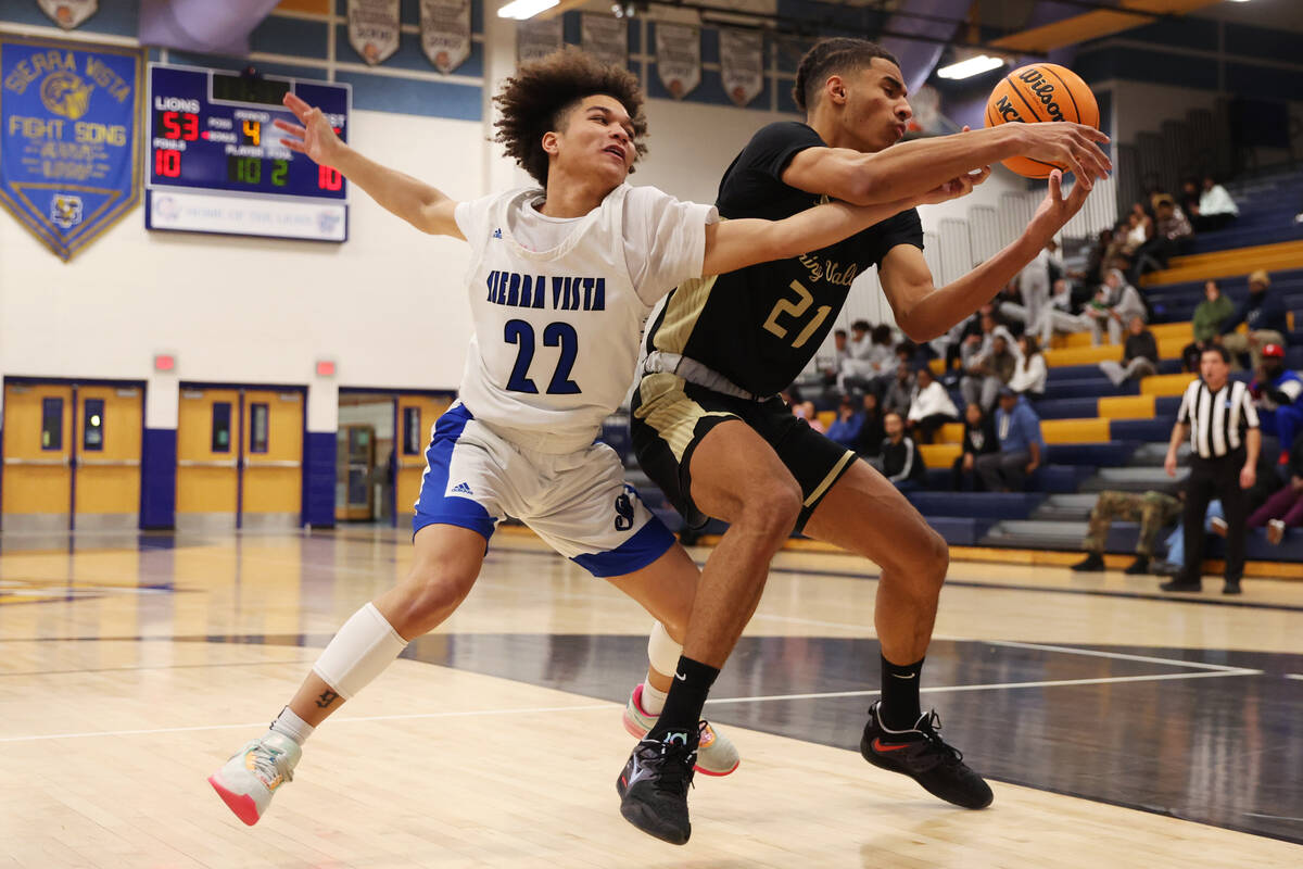 Sierra Vista's Antonio Mccraven (22) defends against Spring Valley's Devin Mabry (21) during a ...