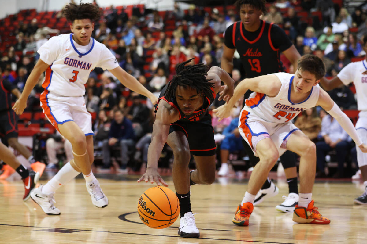 Coronado's Johnny Collins (0) fights for a loose ball against Bishop Gorman's John Mobley jr. ( ...