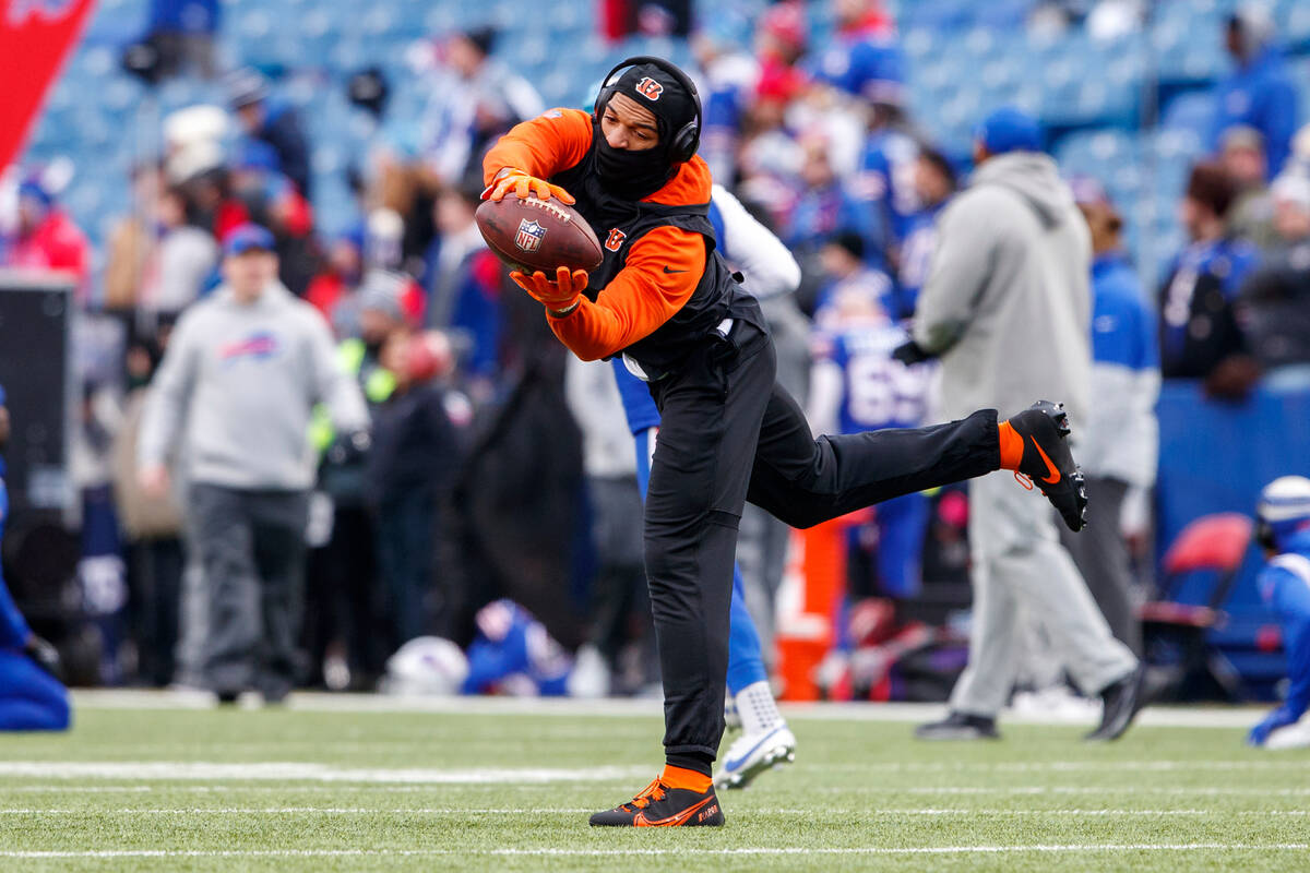 Cincinnati Bengals wide receiver Ja'Marr Chase (1) catches a pass during warmups before an NFL ...