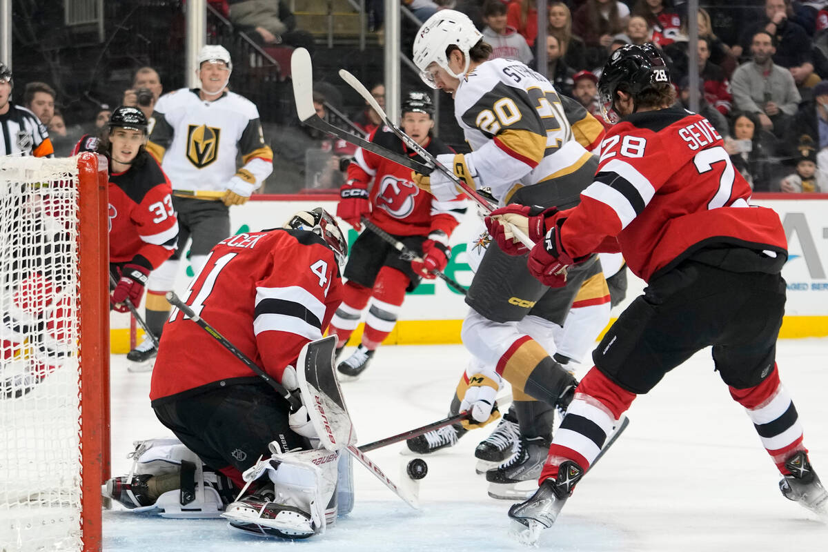 NJ Devils edge Pittsburgh Penguins, 2-1