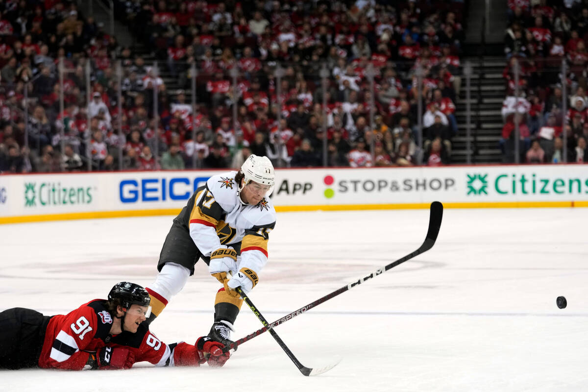 Hamilton scores in OT to give Devils 2-1 win over Penguins