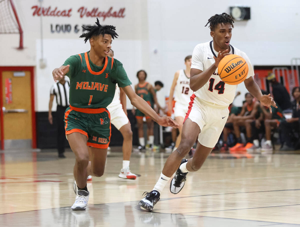 Las Vegas' Bryce Davis (14) drives to the basket past Mojave's Zaccarion Jackson (1) during the ...
