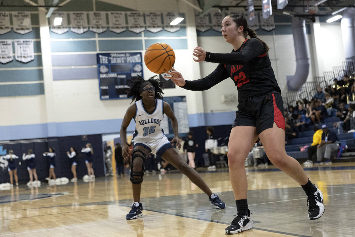 Coronado’s AJ Wick (22) passes while Centennial’s Asani Caeser (32) guards during ...