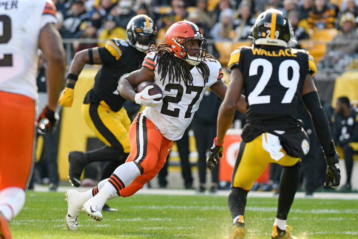 Cleveland Browns running back Kareem Hunt (27) carries the ball during the first half of an NFL ...