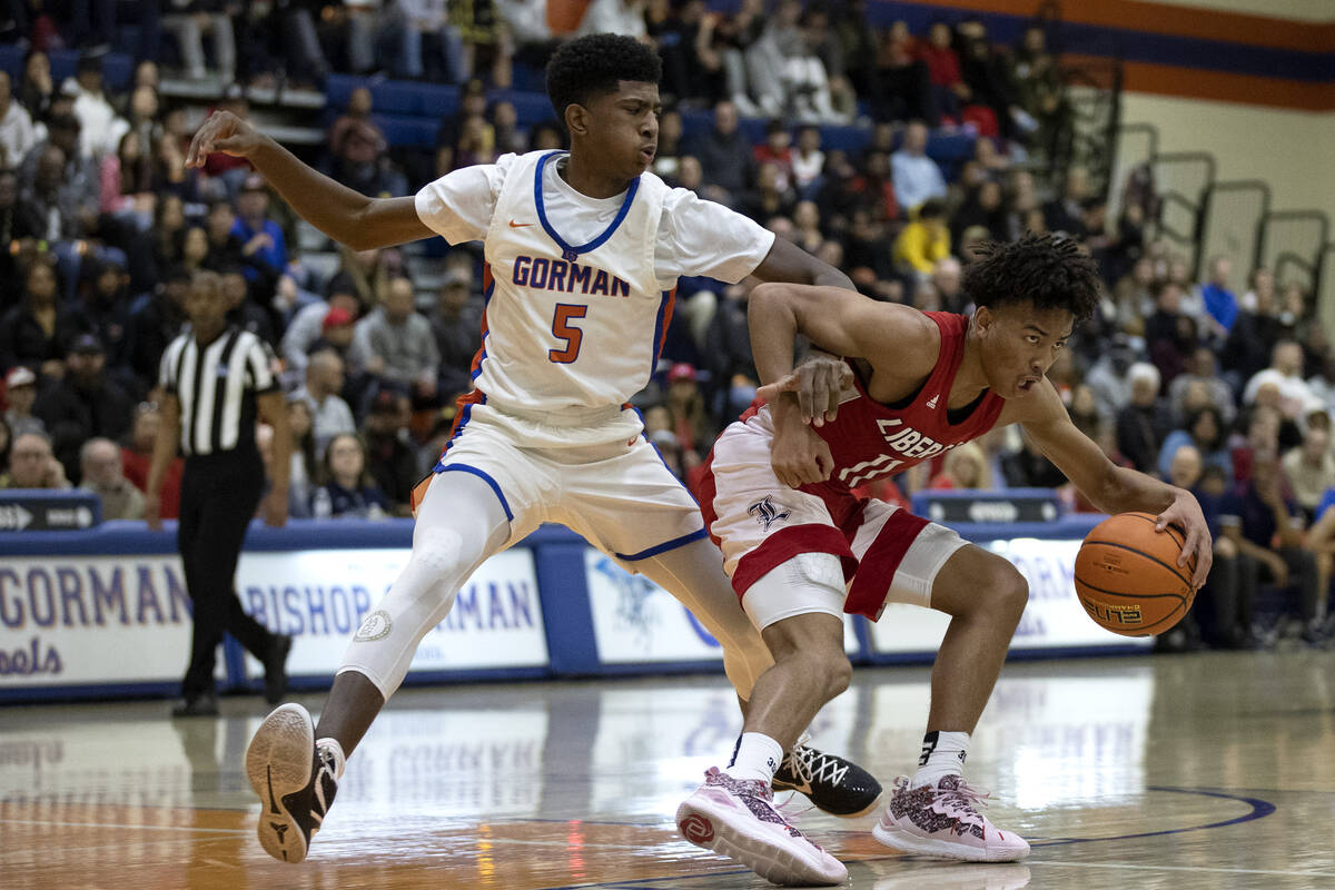Bishop Gorman’s Jaxon Richardson (5) guards Liberty’s Dedan Thomas Jr. while Thom ...