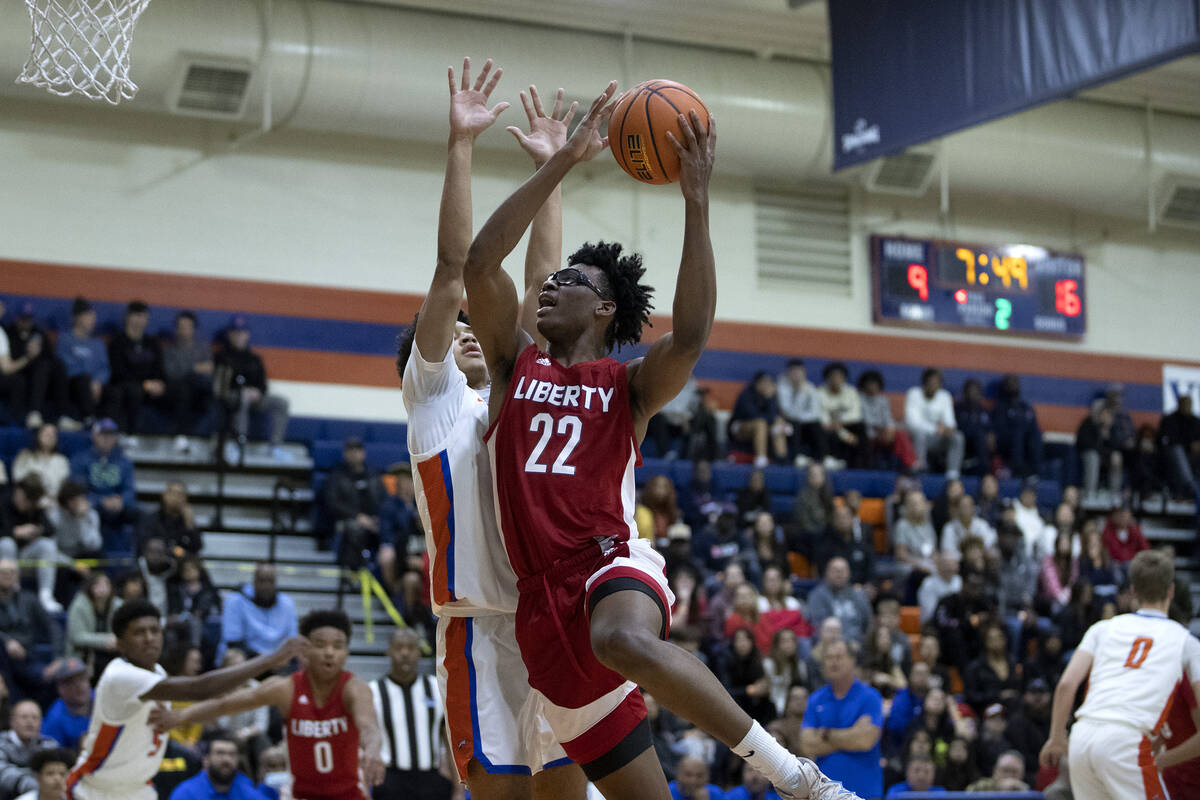 Liberty’s Javares Reid (22) shoots against Bishop Gorman’s Quentin Ryhmes, center ...