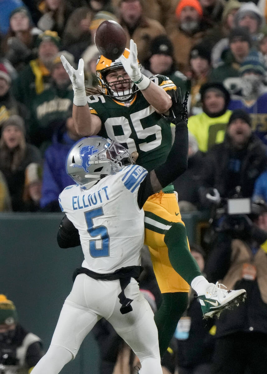 Green Bay Packers tight end Robert Tonyan (85) catches a pass as Detroit Lions safety DeShon El ...