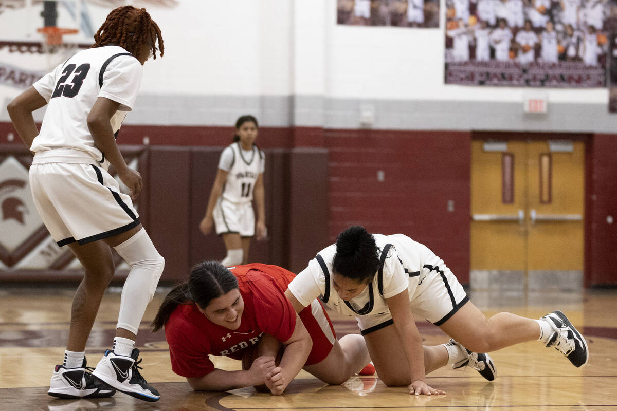 Doral’s Amanda Orasi, center, and Cimarron-Memorial’s Chloe Ricketts, right, dive for the b ...