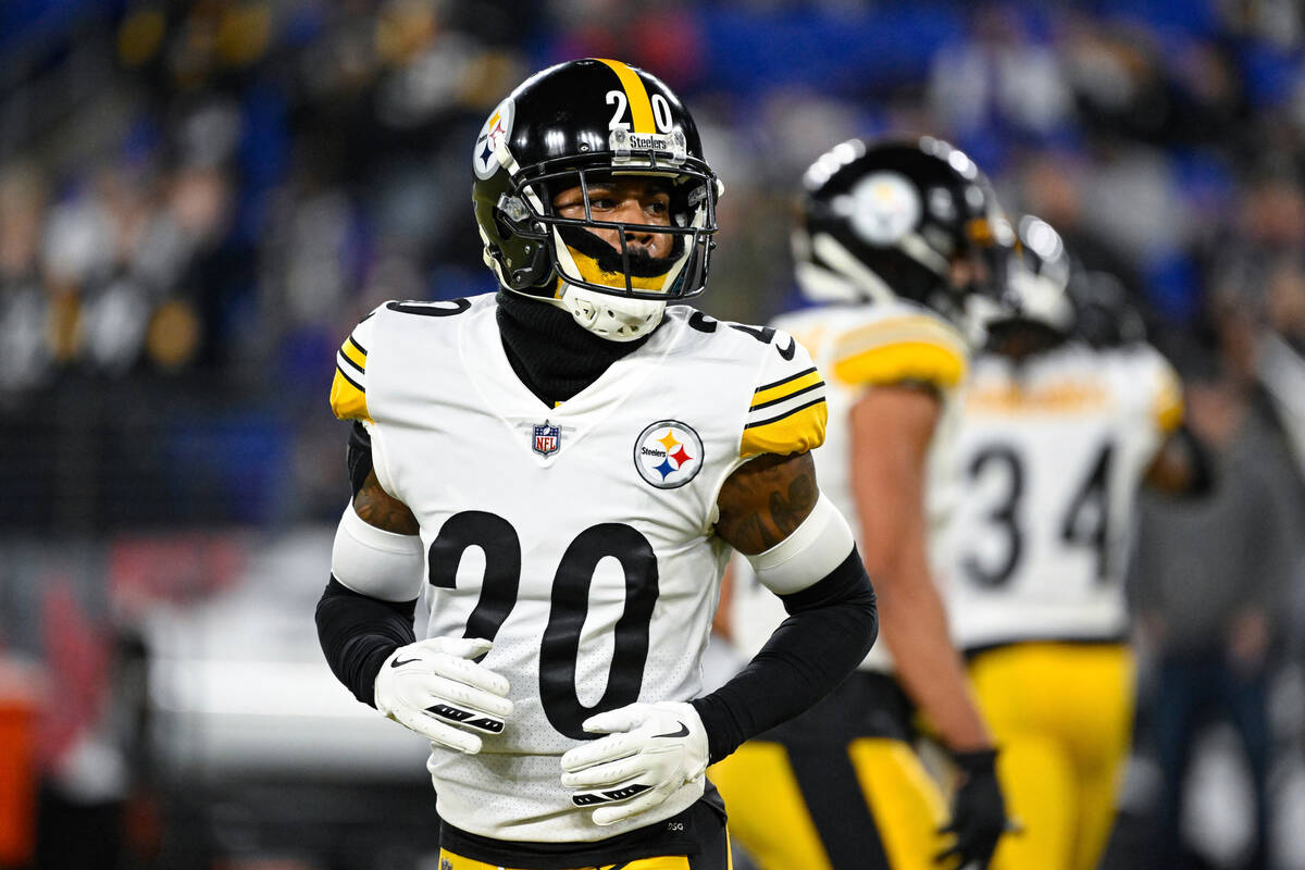Pittsburgh Steelers cornerback Cameron Sutton (20) jogs on the field during pre-game warm-ups b ...