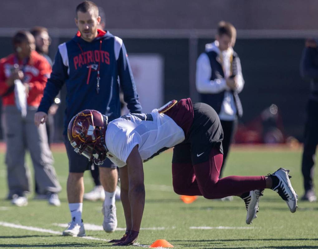 West safety Jordan Howden (28) drops to a psuh-up position during a practice drill for the East ...