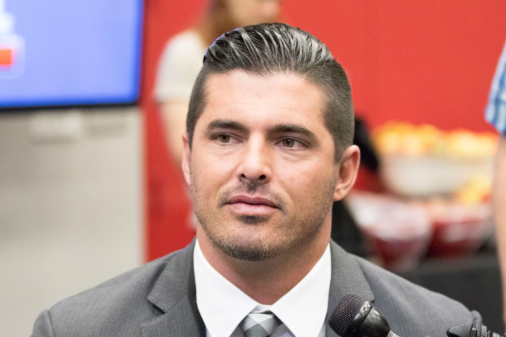 David Carr membela gelandang Raiders Derek Carr di NFL Network