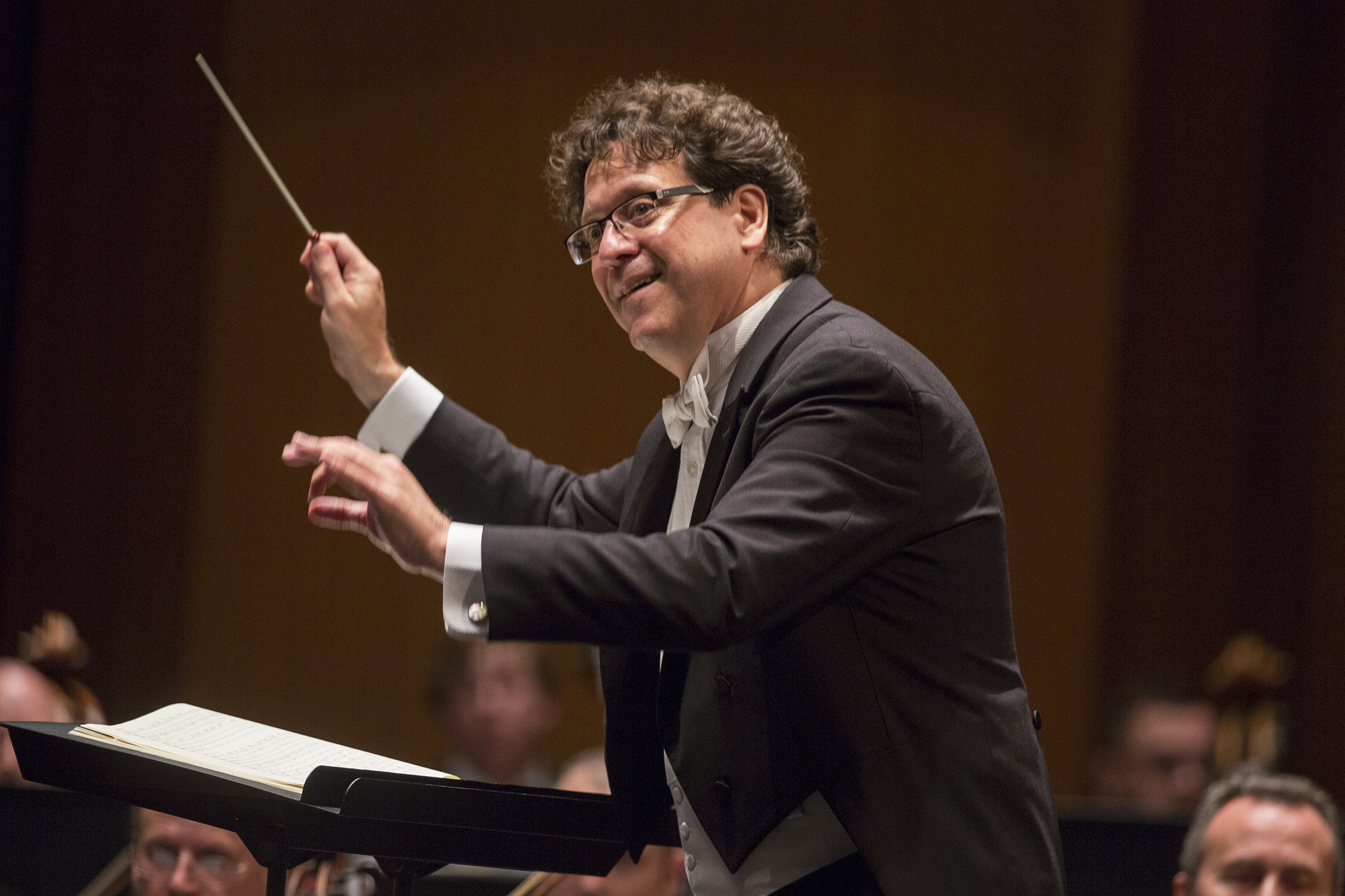 Konduktor Las Vegas Philharmonic pergi setelah satu dekade