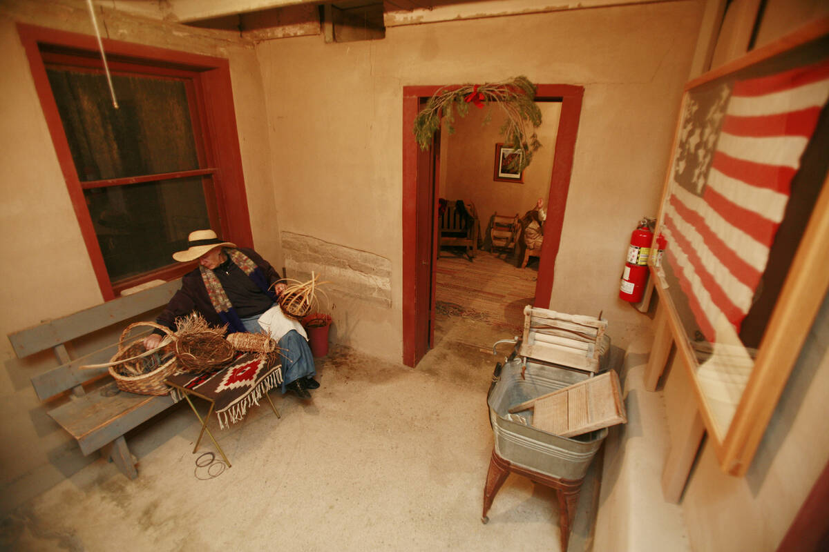 DW-WILDPIONEERXMAS-DEC23---------------------Vicky Johnson, from the Fiber Arts Guild, voluntee ...