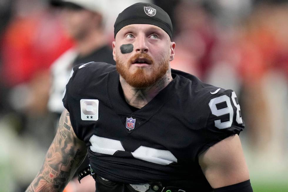 Las Vegas Raiders defensive end Maxx Crosby (98) warms up before the start of an NFL football g ...