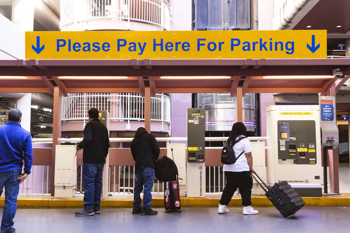 Karyawan Bandara Harry Reid menentang rencana untuk membebaskan lebih banyak tempat parkir umum