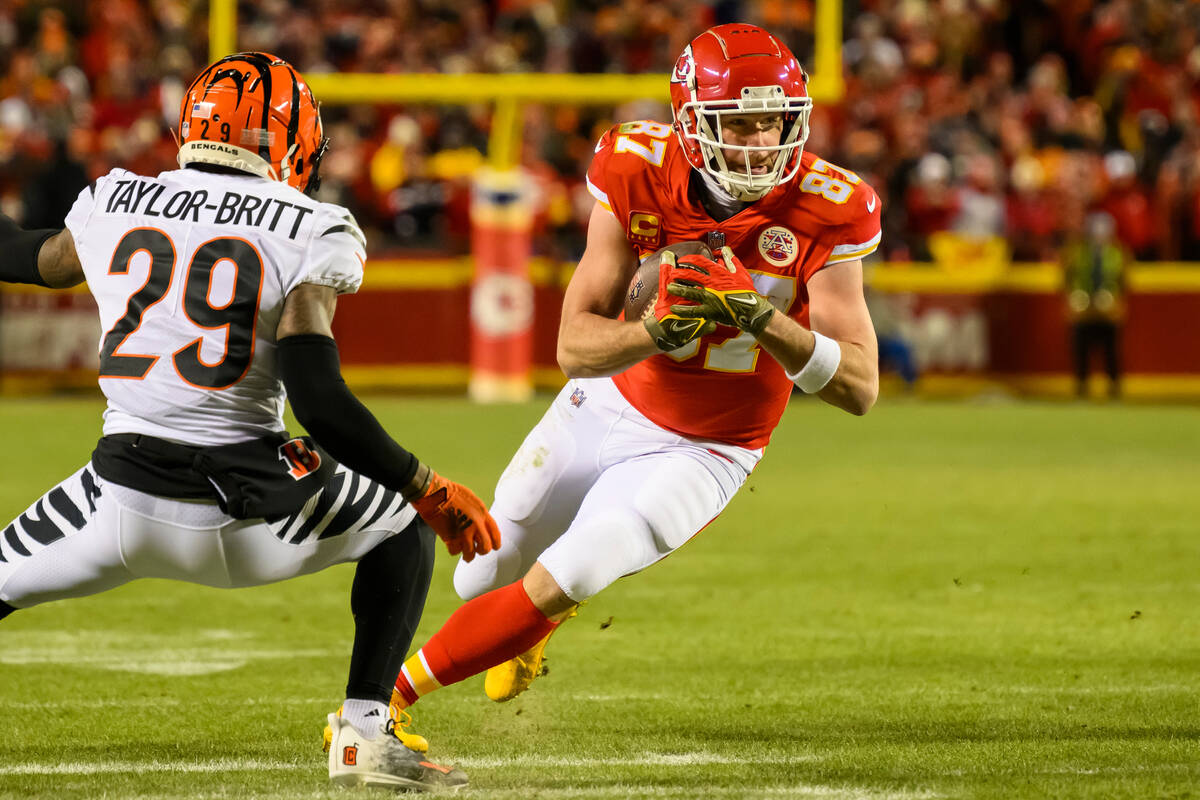 Kansas City Chiefs tight end Travis Kelce (87) makes a catch and run in front of Cincinnati Ben ...
