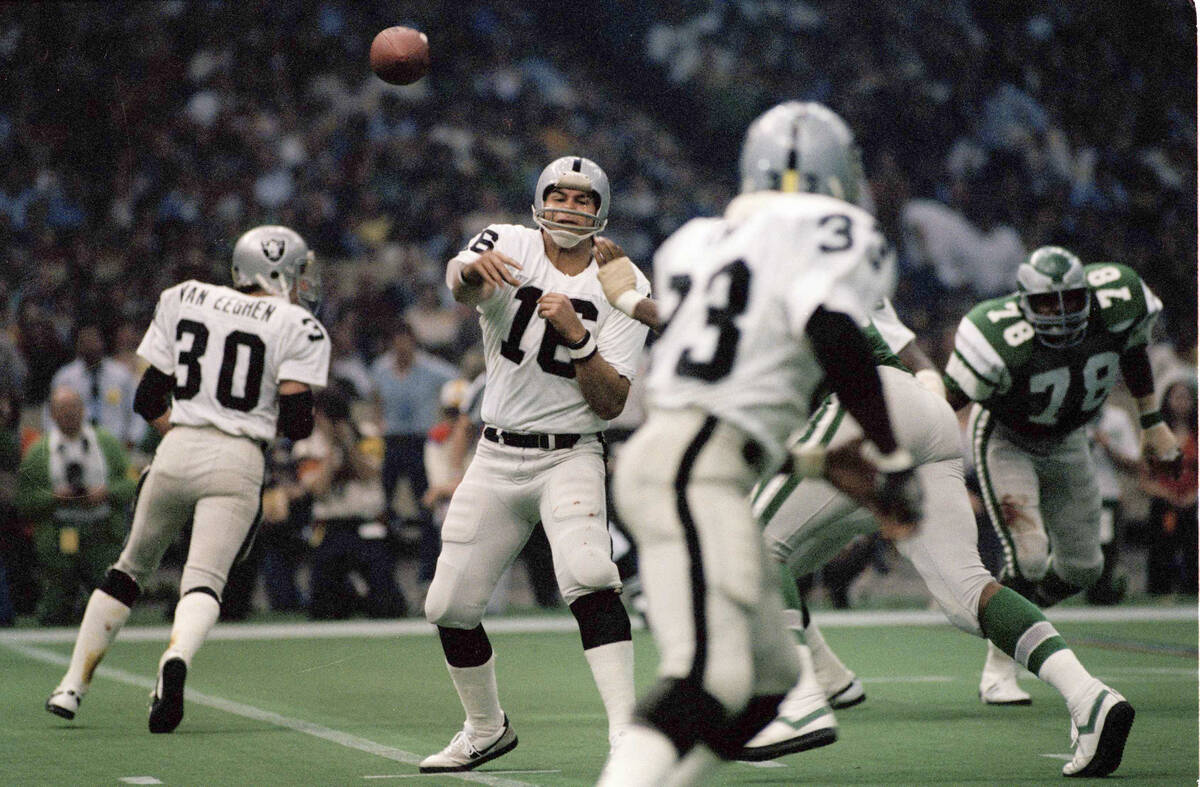 Jim Plunkett (16) quarterback for the Oakland Raiders in Super Bowl XV at the Louisiana Superdo ...