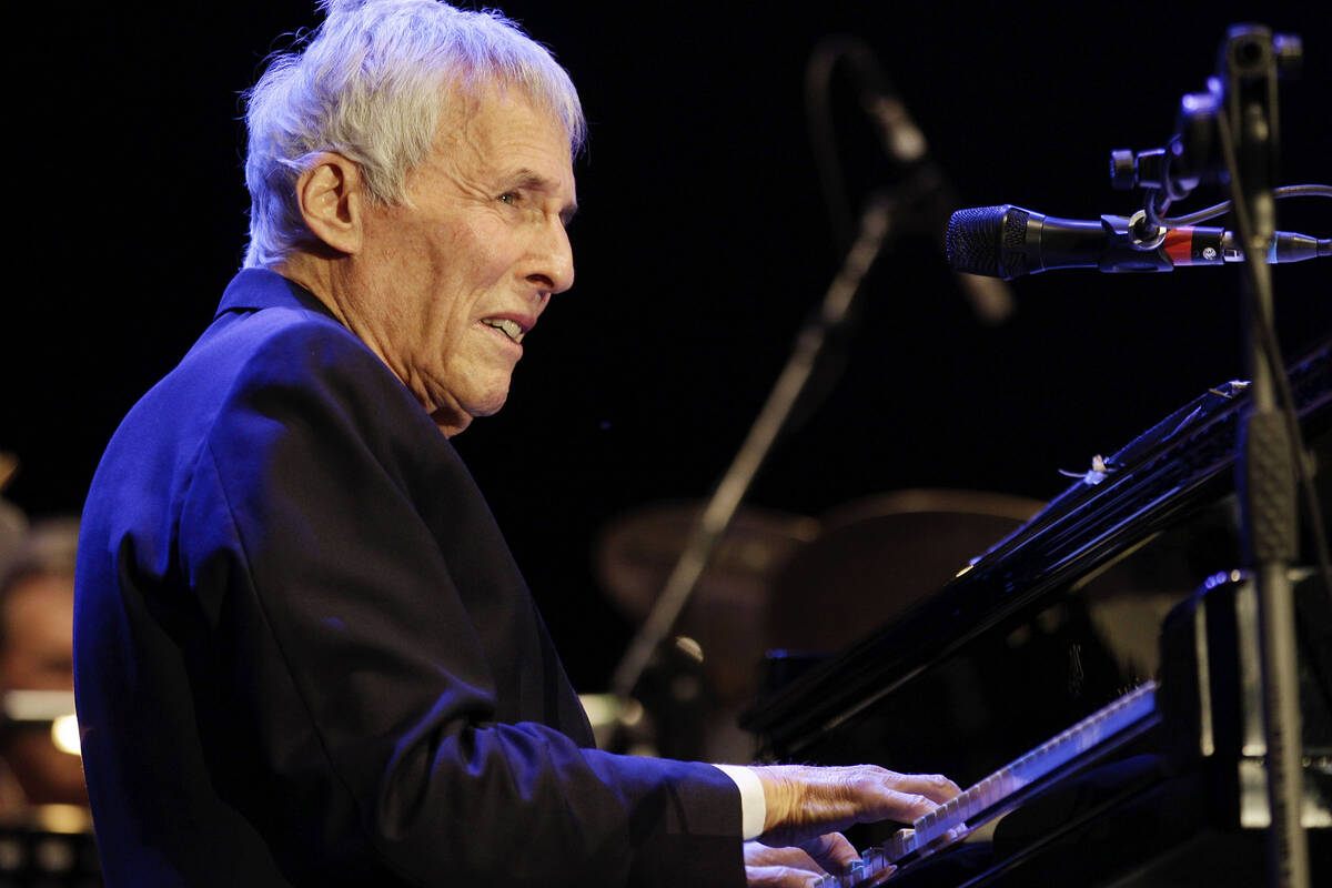 Burt Bacharach dikenang sebagai ‘lambang keren’ di Las Vegas