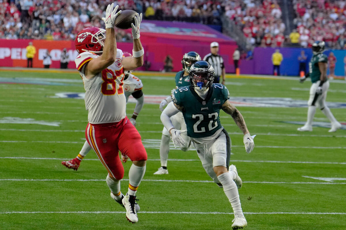 Kansas City Chiefs tight end Travis Kelce (87) catches a pass for a touchdown in front of Phila ...
