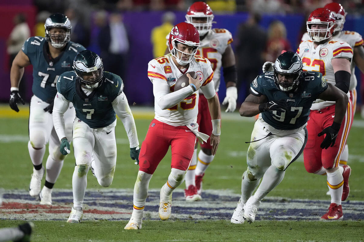 Tampa Bay, Florida, USA. 7th Feb, 2021. Kansas City Chiefs Quarterback Patrick  Mahomes (15) runs the ball during Super Bowl LV between the Kansas City  Chiefs and the Tampa Bay Buccaneers on