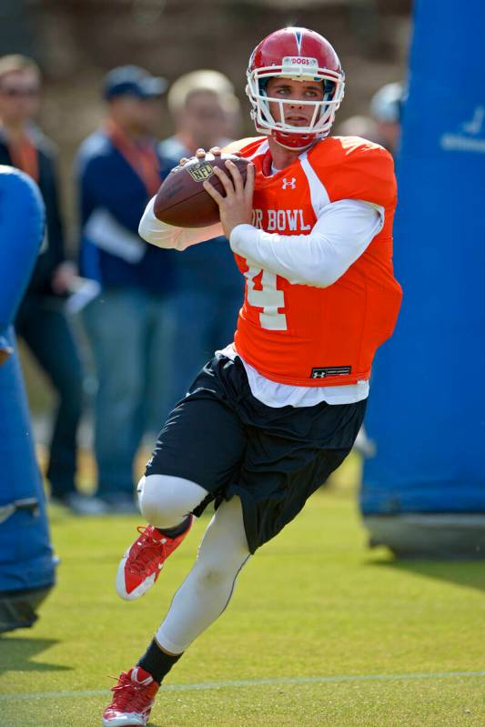 South Squad quarterback Derek Carr of Fresno State (4) looks for a receiver during Senior Bowl ...