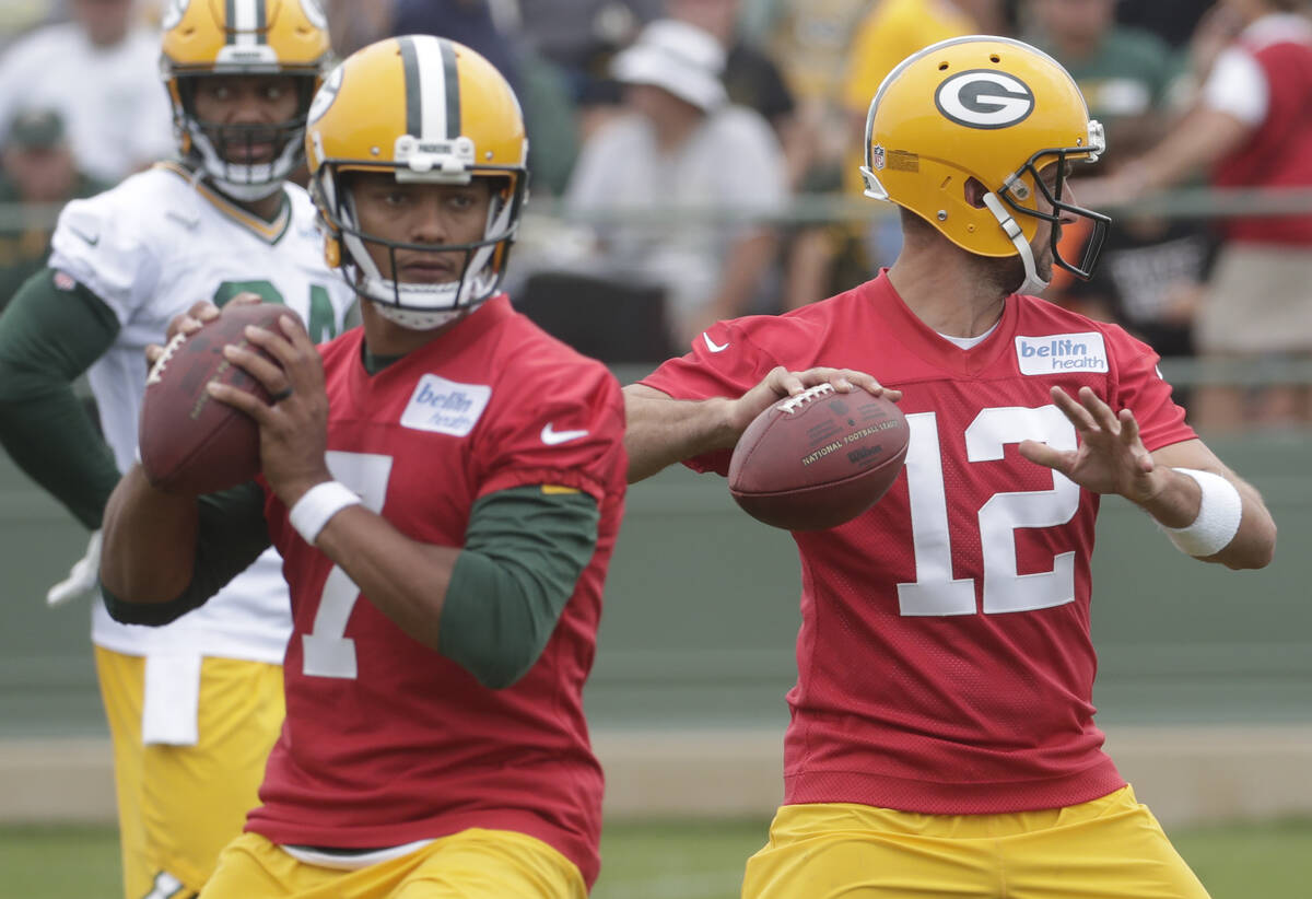 Green Bay Packers' Green Bay Packers' Aaron Rodgers and Brett Hundley throw during NFL football ...