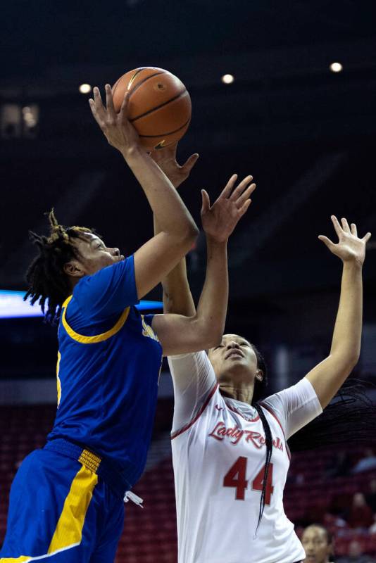 San José State Spartans forward Nailea Nicholas (3) shoots against UNLV Lady Rebels forwar ...