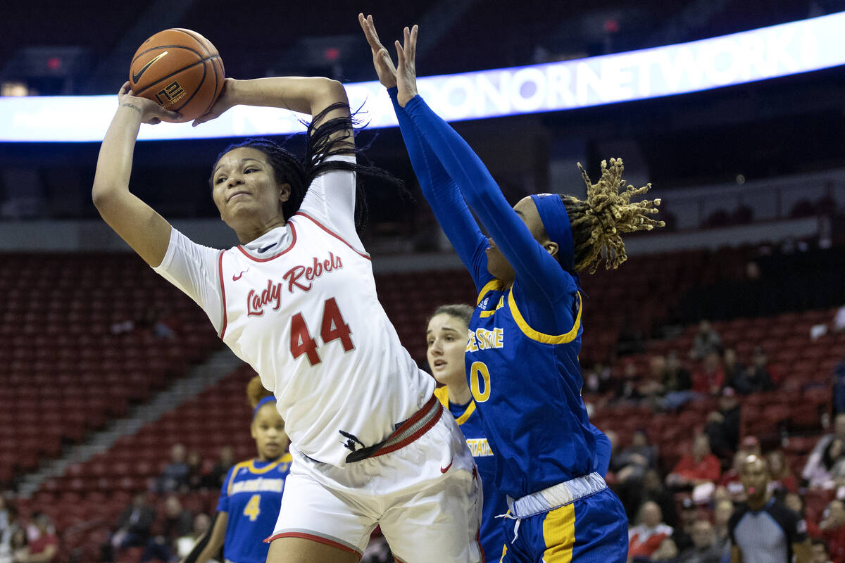 UNLV Lady Rebels forward Alyssa Brown (44) pivots to pass while San José State Spartans guard ...