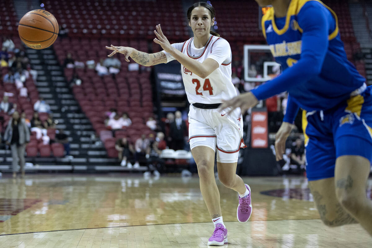 UNLV Lady Rebels guard Essence Booker (24) makes eye contact with San José State Spartans ...