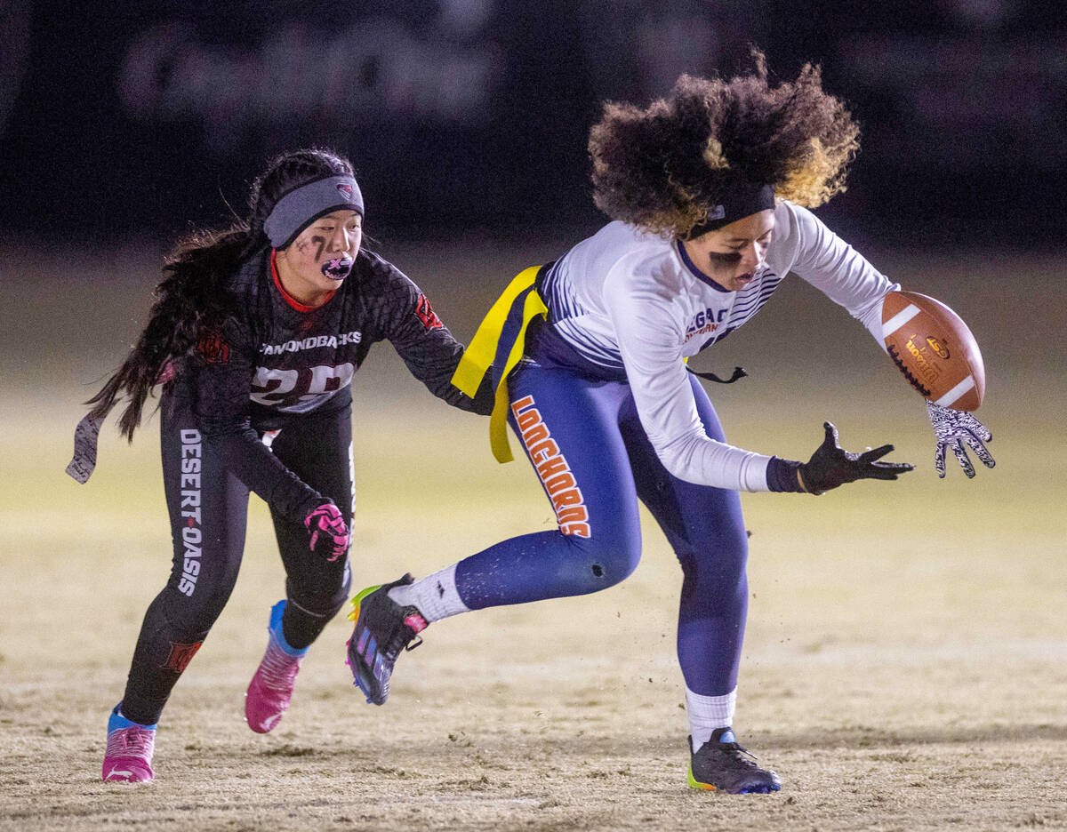 Desert Oasis' Akiko Higa (29) breaks up a pass to Legacy's Giselle Washington (5) as she reache ...