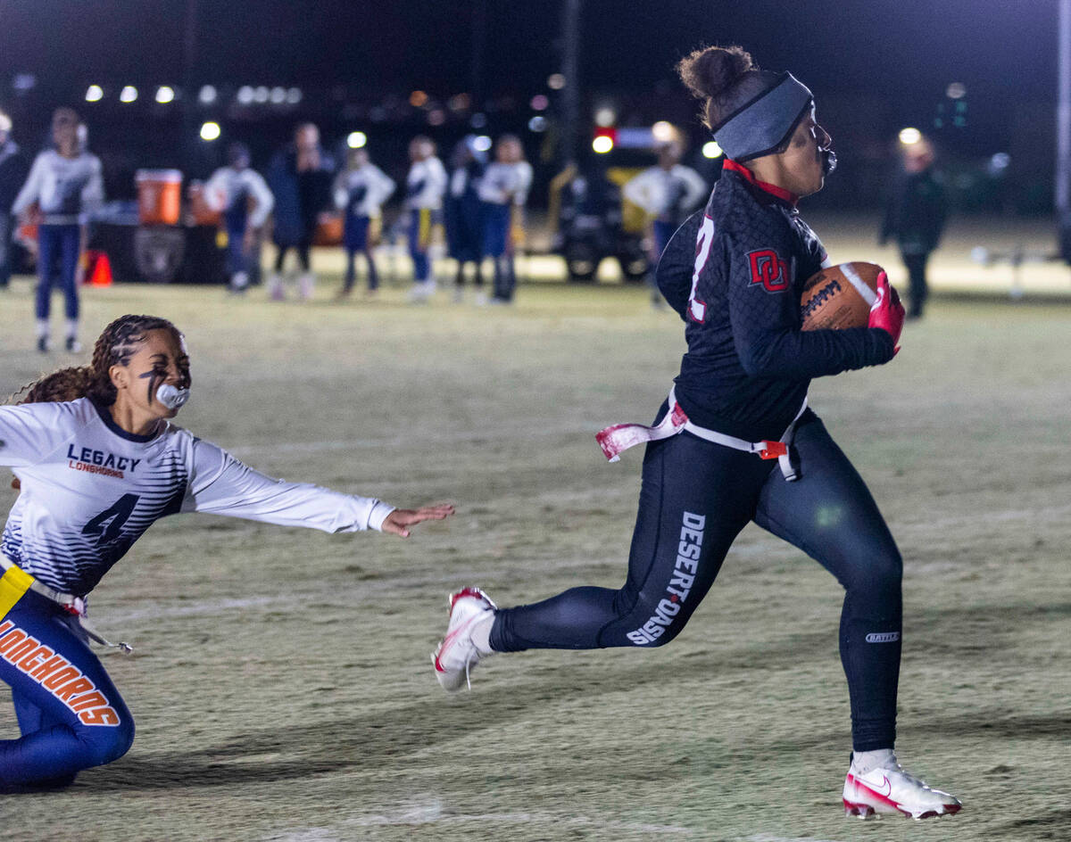 Desert Oasis' Devon Patmon (32) scores over Legacy's Jalyssa Graves (4) during the first half o ...