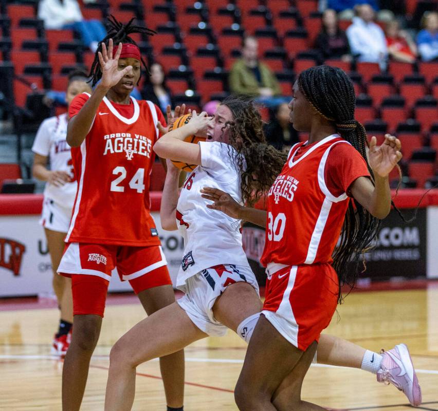 Las Vegas' Layla Faught (1) drives the lane with contact against Arbor View's Sanai Branch (24) ...