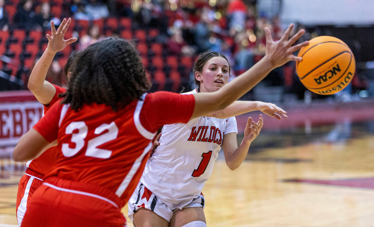 Las Vegas' Layla Faught (1) has a pass deflected by Arbor View's Araya Davis (32) during the se ...