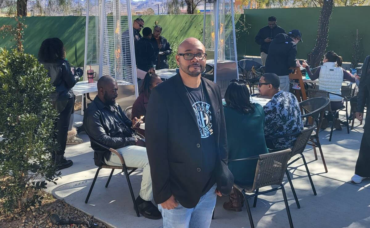 Jameen Willis stands in front of the gathering outside of The Coffee Class in Henderson. (Mark ...