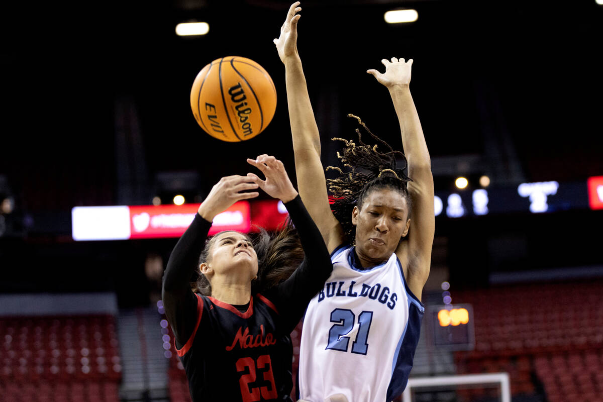 Coronado’s Gabrielle De La Cruz (23) shoots against Centennial’s Cici Ajomale (21 ...