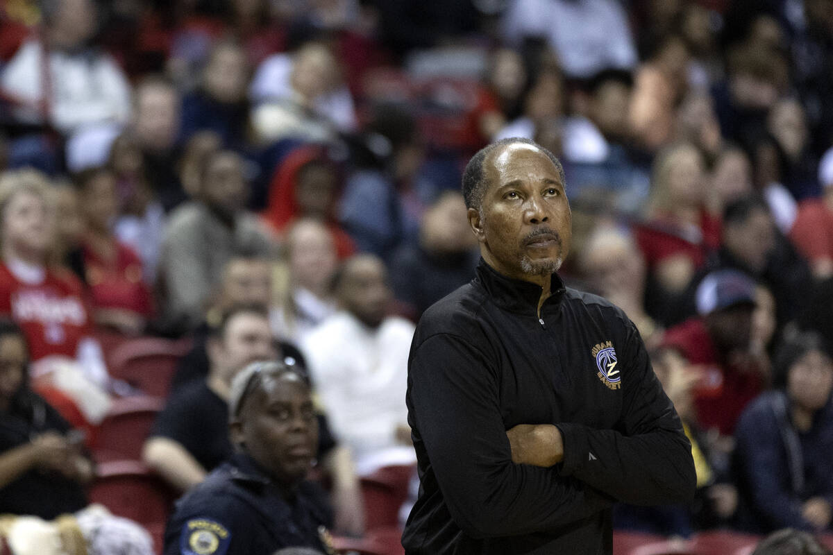 Durango head coach Mike Lee watches his team shoot a free throw during the second half of a Cla ...