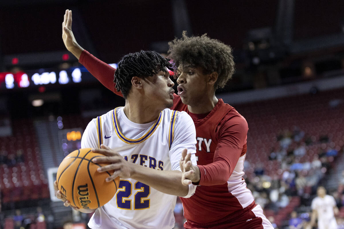 Durango’s Michael Bartlett (22) looks to pass while Liberty’s Carlos Bradley (15) ...