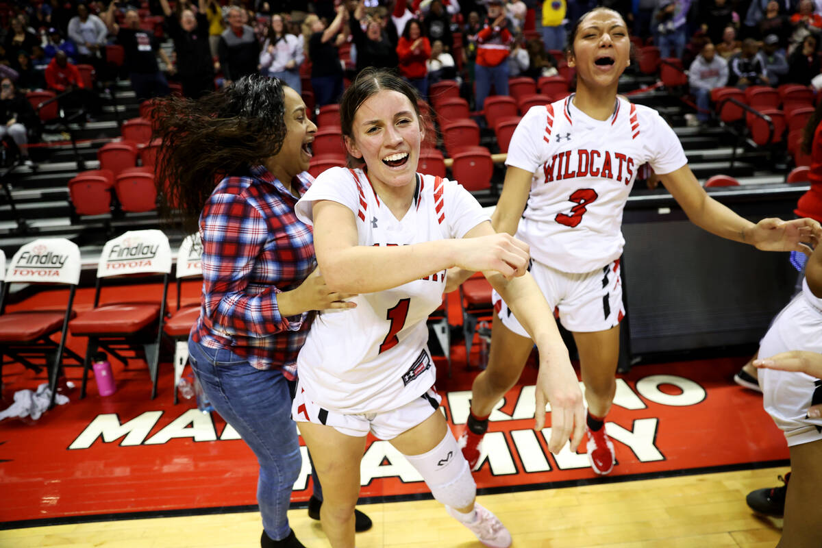Las Vegas' assistant coach Charlene Hicks, from left, Layla Faught (1) and Vernonie Newson (3), ...