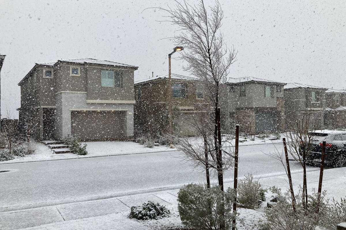 Snow falls in Summerlin on Wednesday, March 1, 2023, in Las Vegas. (Eli Segall/Las Vegas Review ...