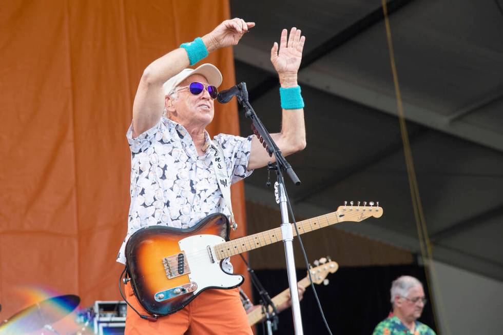 Jimmy Buffett tampil di New Orleans Jazz and Heritage Festival pada Minggu, 8 Mei 2022, i ...