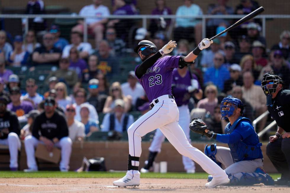 Pemukul yang ditunjuk Colorado Rockies Kris Bryant, 23, melakukan home run selama inning pertama ...