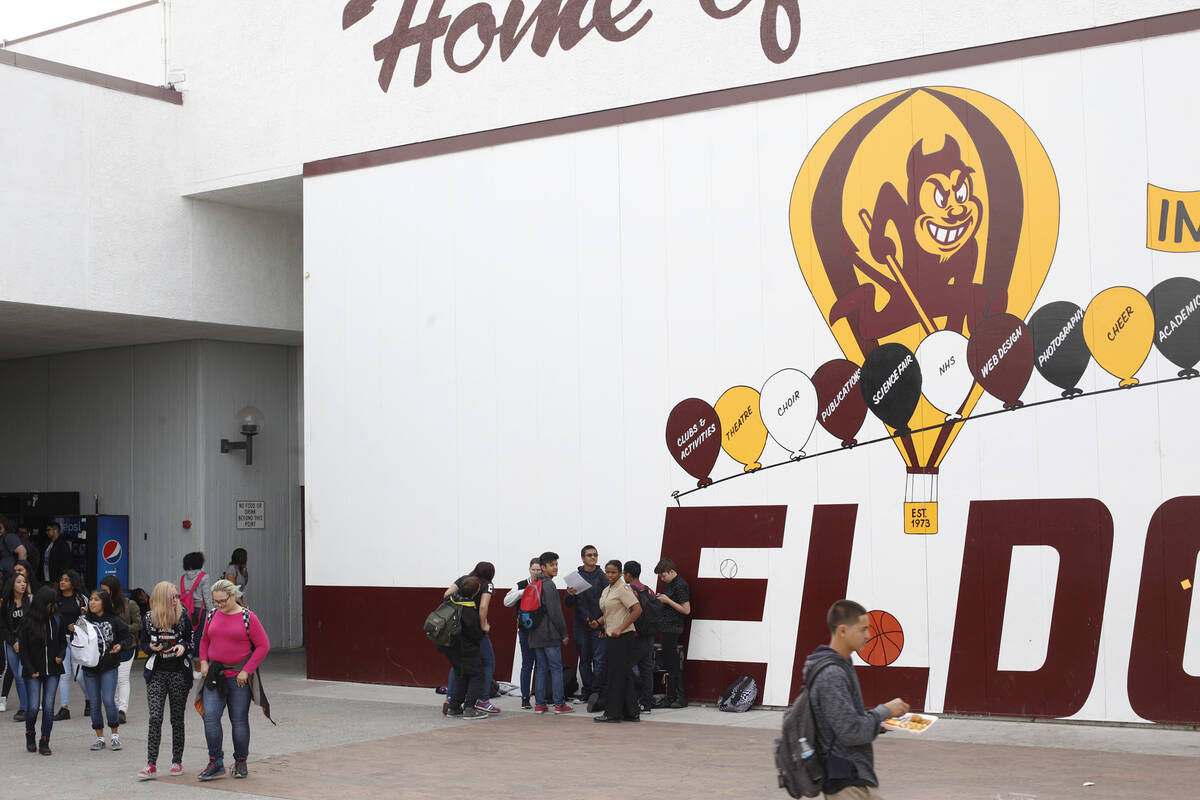 Students eat lunch at El Dorado High School in Las Vegas, Wednesday, Oct. 18, 2017. (Rachel Ast ...