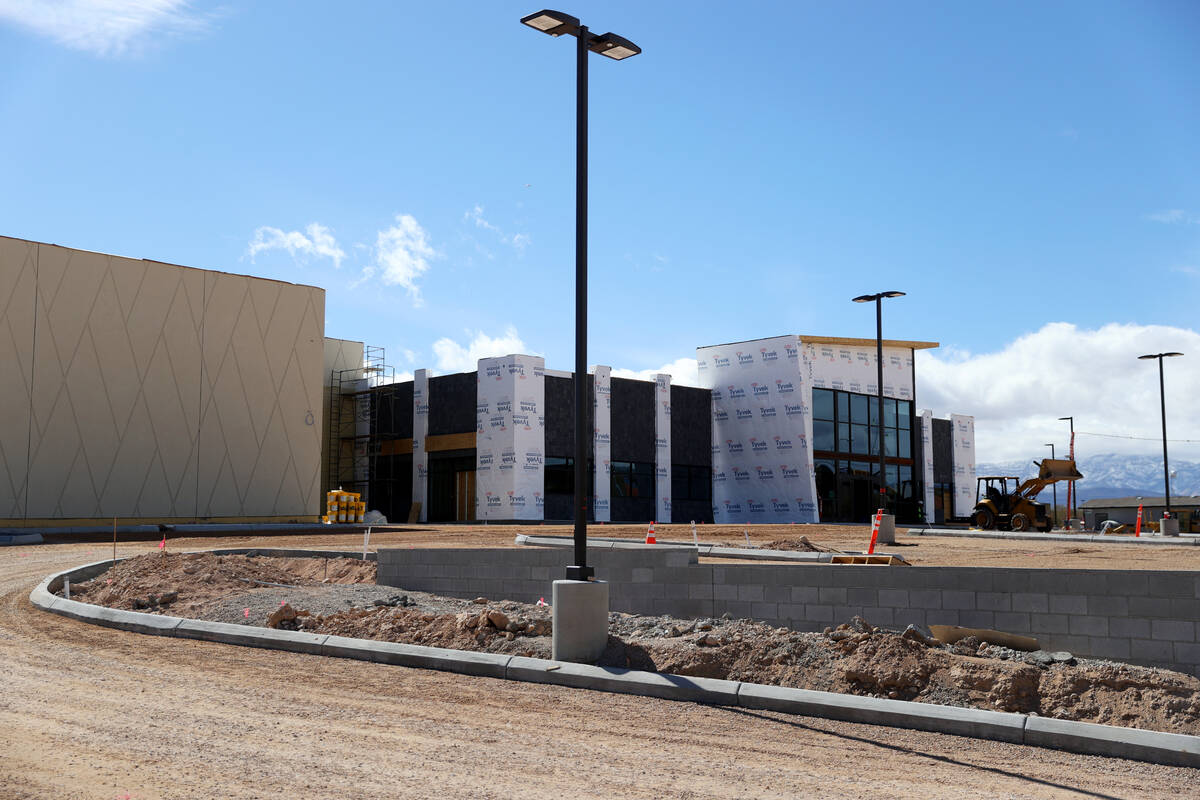 The construction site of the future Zippy's restaurant at Badura Avenue and Montessouri Street ...
