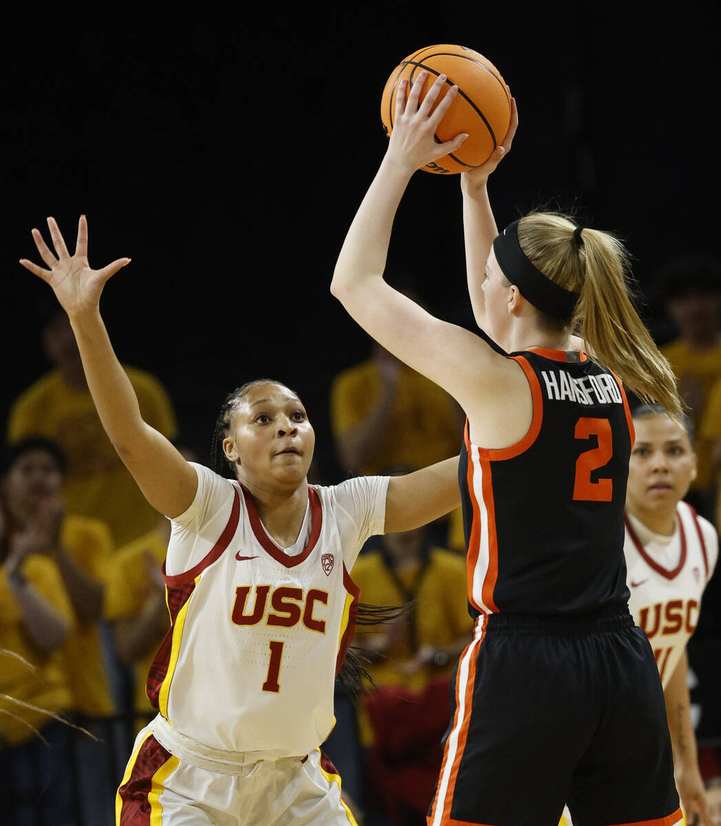 Oregon State Beavers guard Lily Hansford (2) looks to pass against USC Trojans guard Taylor Big ...