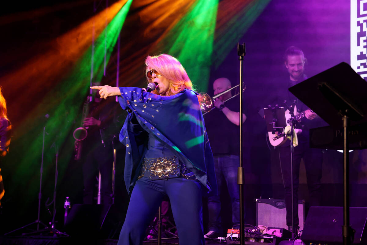 Kelly Clinton performs during a birthday party benefit for Las Vegas Review-Journal man-about-t ...