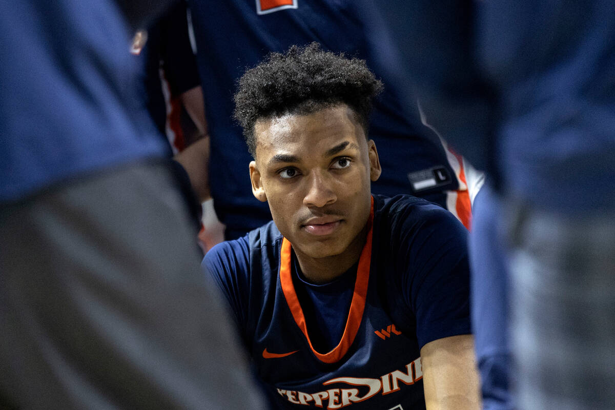 Pepperdine forward Maxwell Lewis (24), who is from Las Vegas, listens to coaches in a timeout d ...